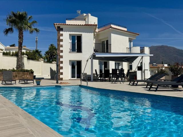 Casa en venta en Barriada Islas Canarias, Costa del Sol Occidental