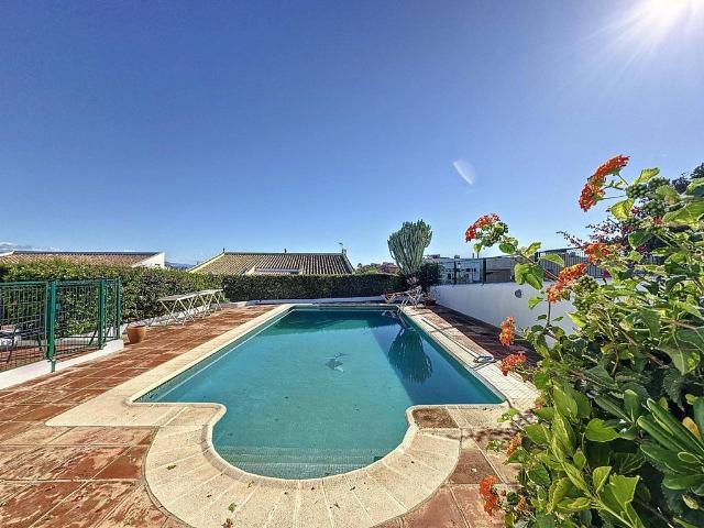 Casa en venta en Castillo de la Duquesa, Costa del Sol Occidental