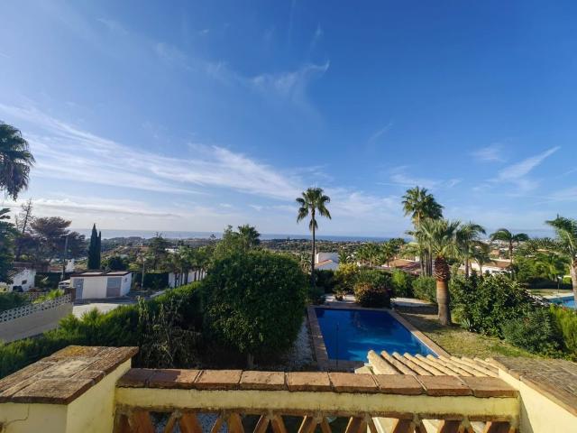 Casa en venta en Barriada Islas Canarias, Costa del Sol Occidental