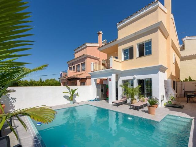 Casa en venta en Barriada Islas Canarias, Costa del Sol Occidental