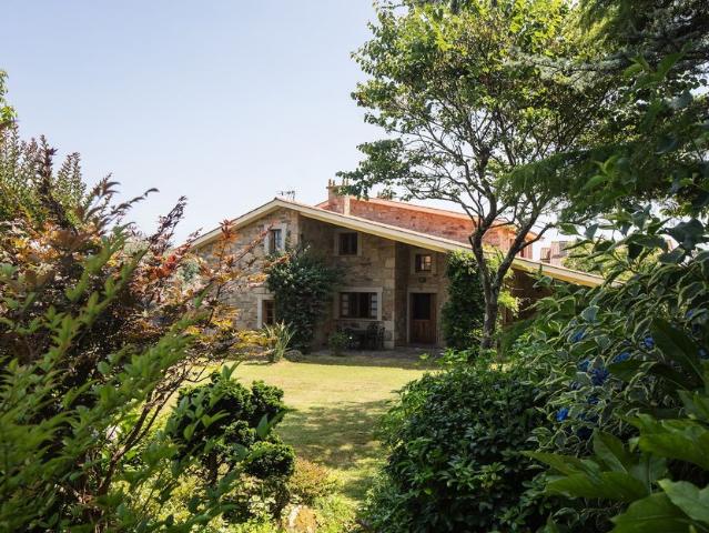 Casa en venta en Oleiros, A Coruña