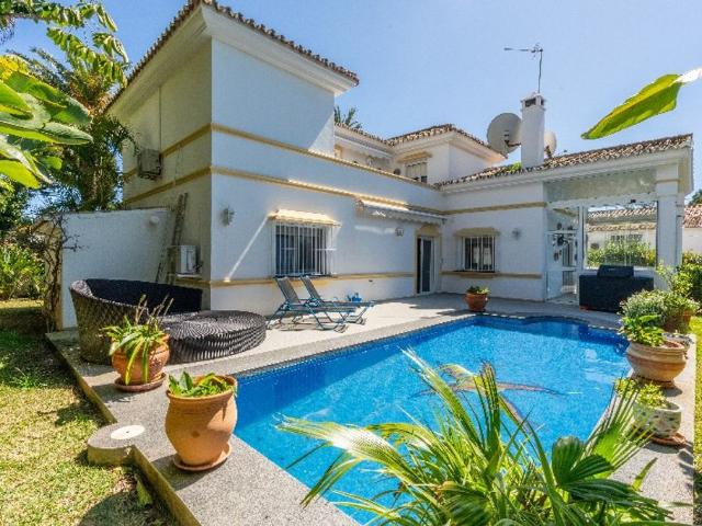 Casa en venta en Artola, Marbella