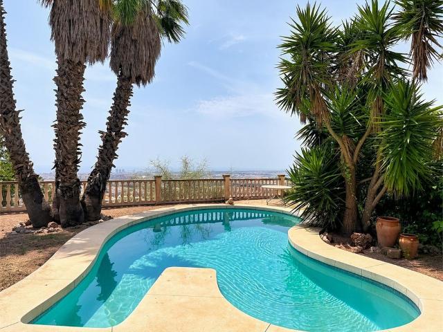 Casa en venta en Puerto de la Torre, Málaga-Costa del Sol