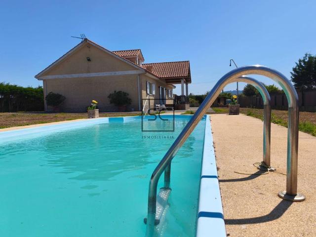 Casa en venta en Ares, Ferrol