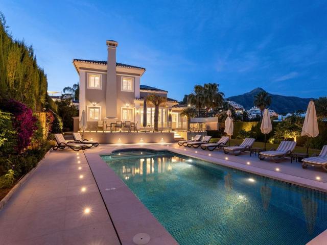 Casa en venta en Nueva Andalucía, Marbella