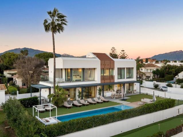 Casa en venta en Barriada Islas Canarias, Costa del Sol Occidental