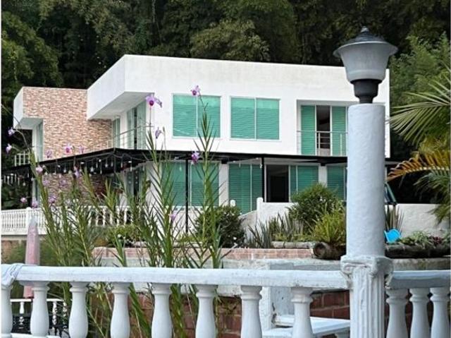 Exclusiva casa de campo en venta La Mesa, Colombia