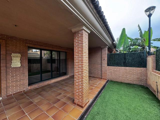 Villa en alquiler en Paterna, la Coma