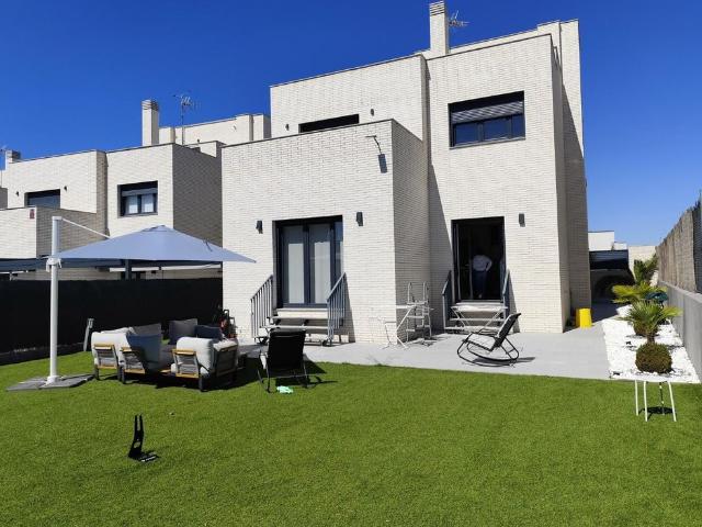 Casa en venta en Zarzalejo, Arroyomolinos