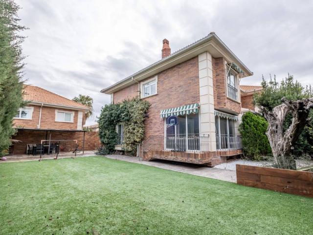 Chalet en venta en Urbanización Amelia, Zaragoza