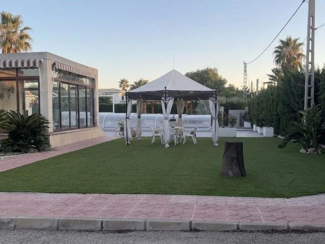 Casa en venta en Algorós, el Baix Vinalopó