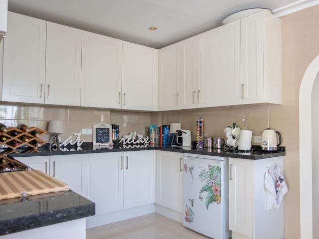 Casa en venta en Barriada Islas Canarias, Costa del Sol Occidental