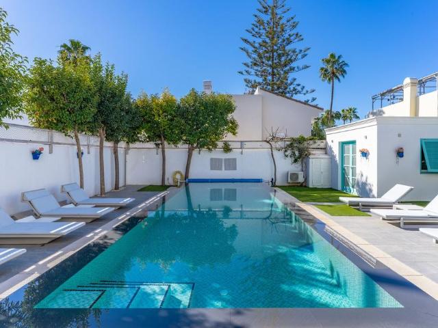 Casa en venta en Barriada Islas Canarias, Costa del Sol Occidental