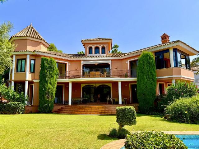 Casa en venta en La Carolina, Marbella