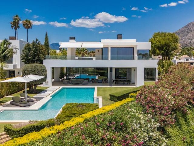 Casa en venta en El Vicario, Marbella