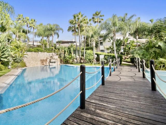 Casa en venta en El Vicario, Marbella