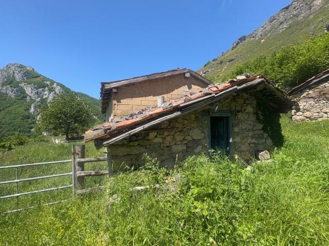 Chalet en venta en La Pola Vieya / Pola del Pino, Aller