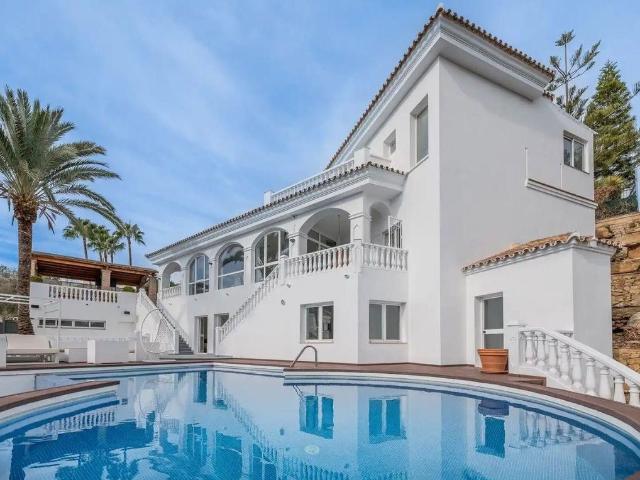 Villa en alquiler en Marbella, Elviria