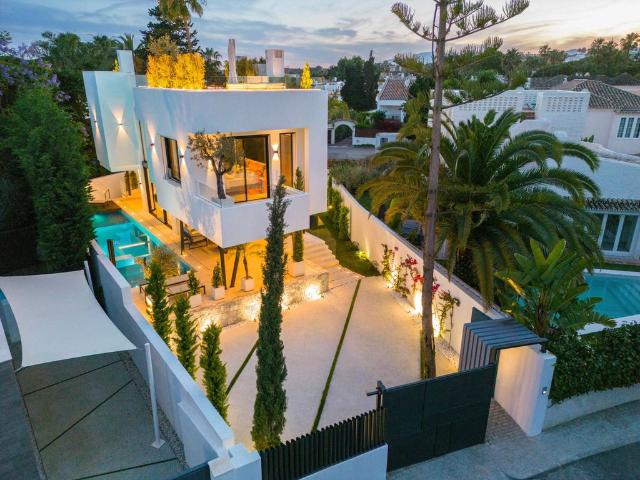 Chalet en venta en La Carolina, Costa del Sol Occidental