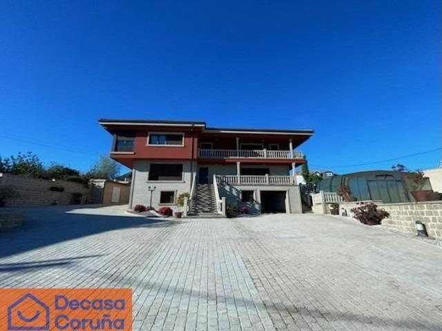 Chalet en venta en Oleiros, A Coruña