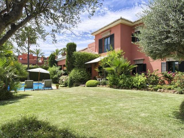 Villa en alquiler en Málaga, Urbanización Los Verdales