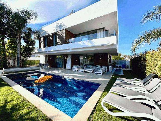 Villa en alquiler en Estepona, Paraiso Hills