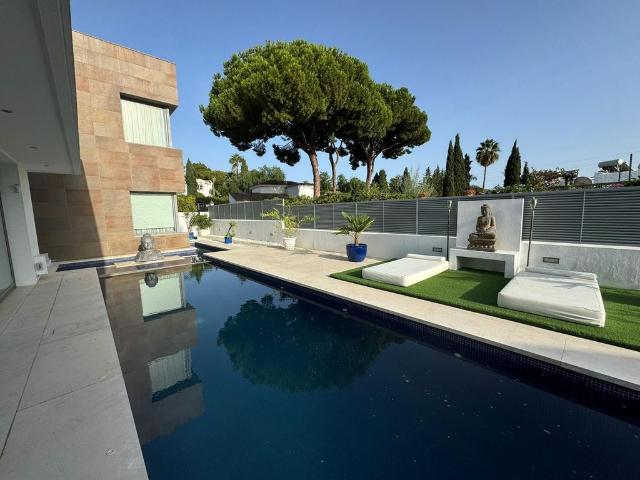 Chalet en alquiler en La Carolina, Costa del Sol Occidental