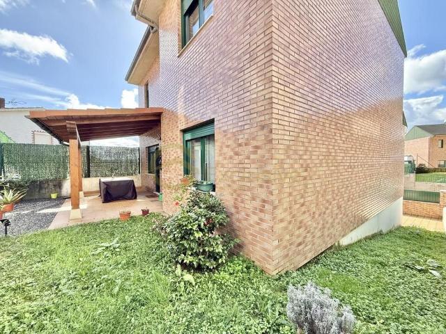 Chalet en venta en Valgranda, Avilés