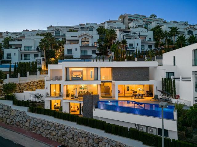 Chalet en venta en Arroyo de la Miel-Benalmádena Costa, Costa del Sol Occidental