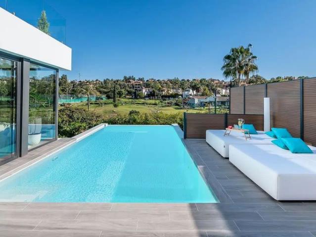 Chalet en venta en Barriada Islas Canarias, Costa del Sol Occidental