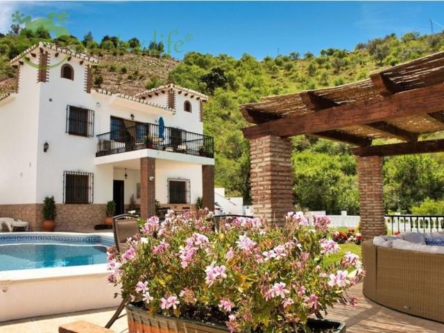 Villa en venta en Iznate