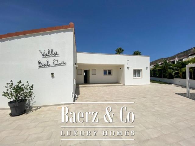 Villa en venta en Alicante