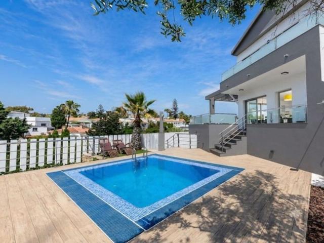 Chalet en venta en Chaparral, Costa del Sol Occidental