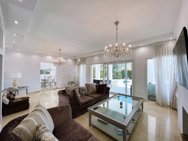 Chalet en venta en Nueva Andalucía, Costa del Sol Occidental