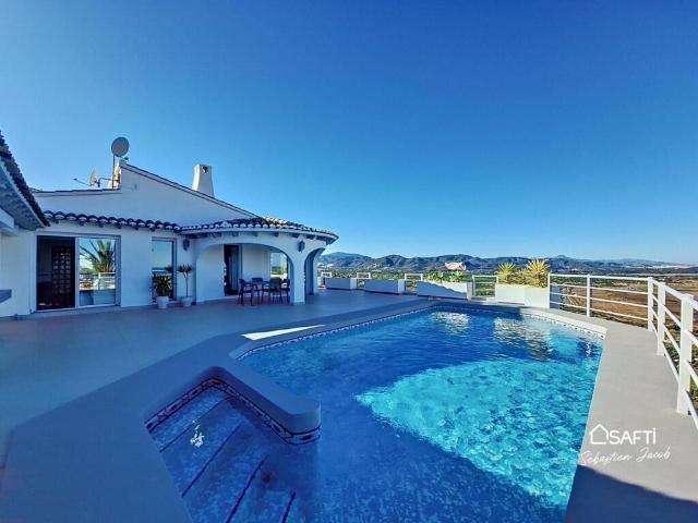 Villa en venta en Pego
