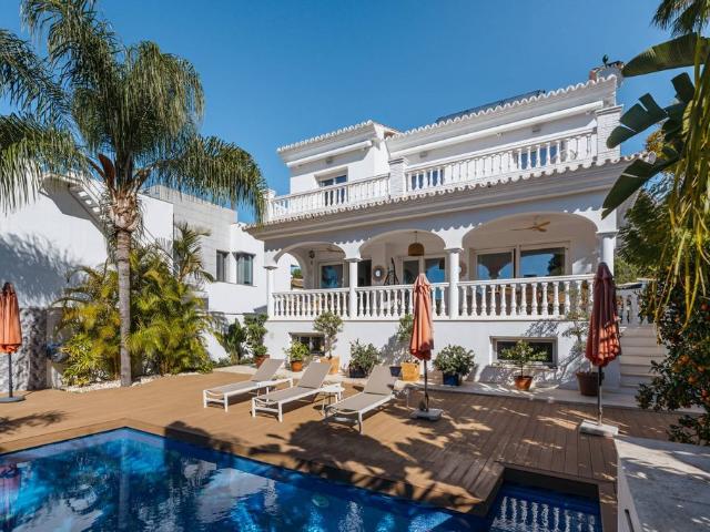 Villa en venta en Málaga, Urbanización Los Verdales