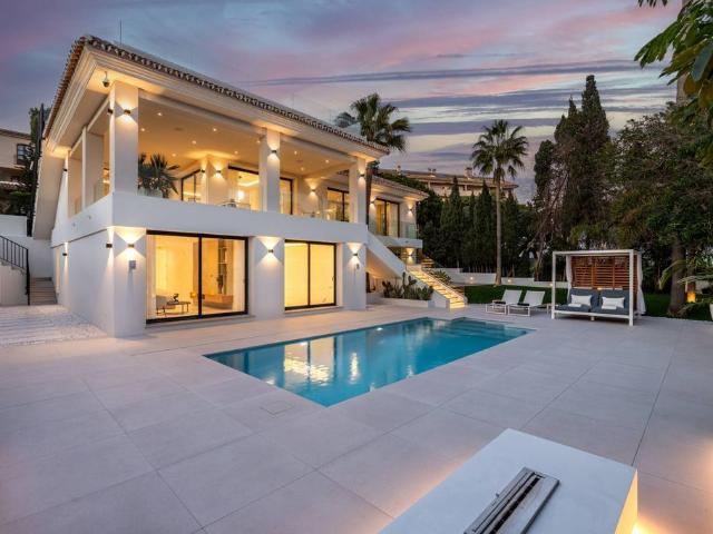 Villa en venta en Marbella, Elviria