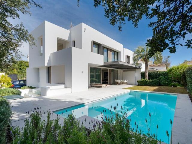 Villa en alquiler en Málaga, Urbanización Los Verdales