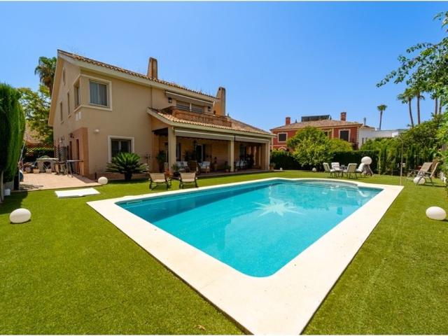 Chalet en venta en Urbanización El Zaudín, Bormujos