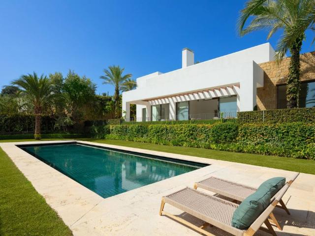 Villa en venta en Estepona, Barriada Blas Infante