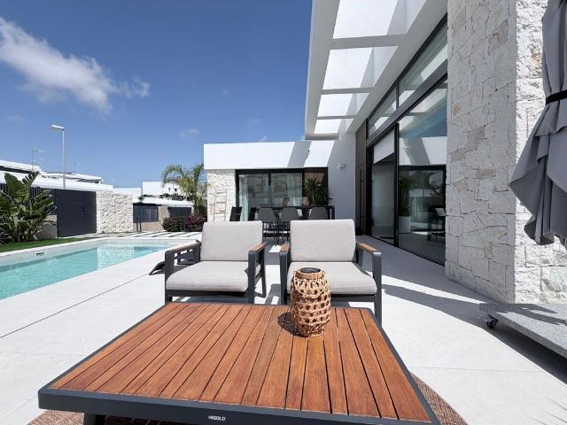 Chalet en venta en Puerto de la Torre, Málaga-Costa del Sol