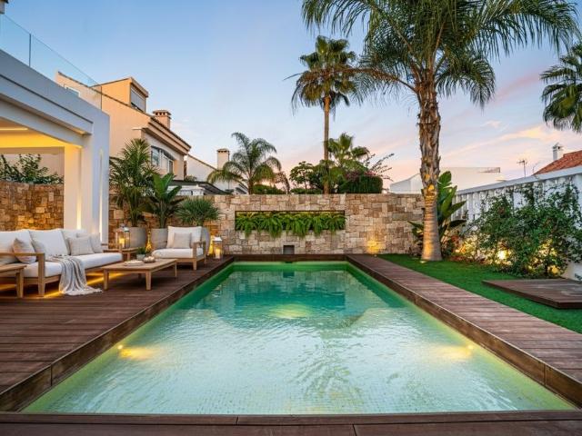 Chalet en venta en Barriada Islas Canarias, Costa del Sol Occidental
