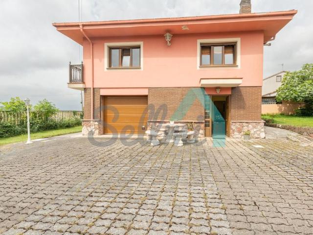 Chalet en venta en Oviedo, Asturias