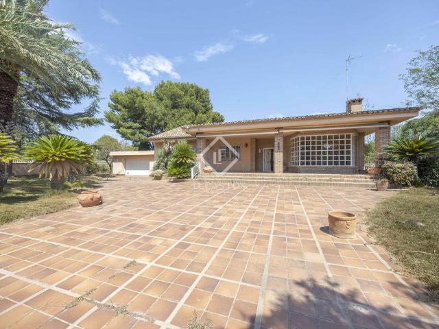 Villa en venta en Paterna