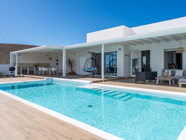 Villa en venta en Lanzarote, Montaña Roja