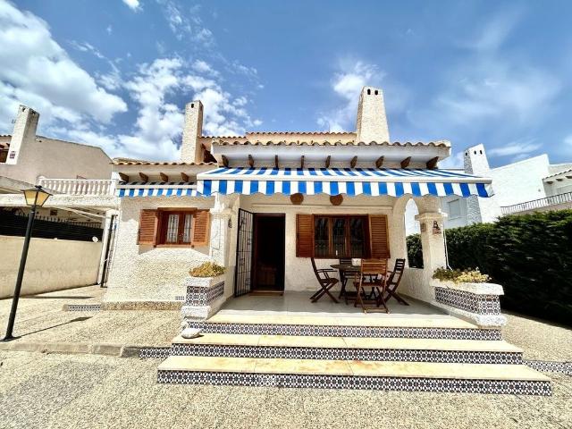 Chalet en venta en Urbanización La Zenia II, el Baix Segura / La Vega Baja