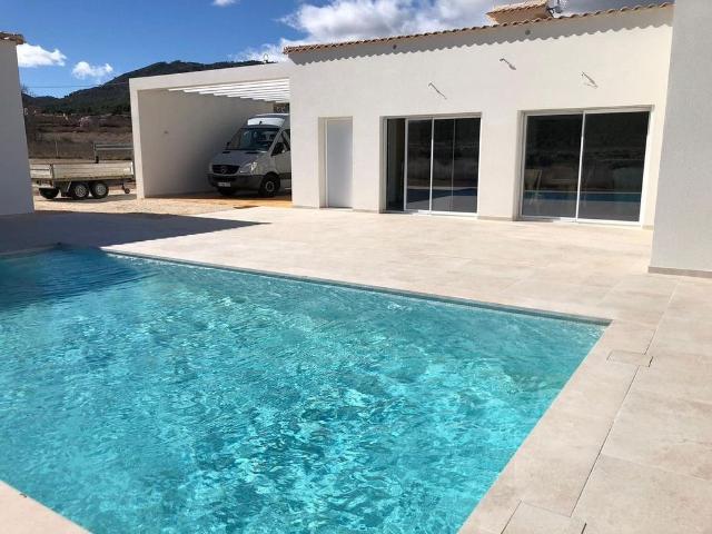 Chalet en venta en Cecilia Bartolomé (Mujeres Libres), l'Alt Vinalopó / El Alto Vinalopó