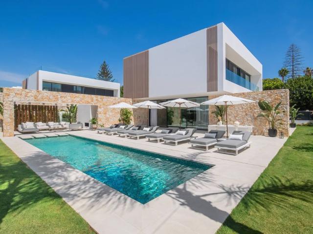 Villa en venta en Málaga, Urbanización Los Verdales