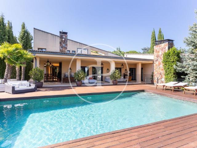 Villa en venta en Torrelodones, La Estación