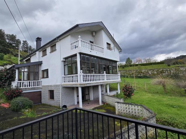 Chalet en venta en O Castelo, Ourense